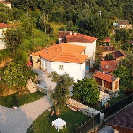 A Casa Com 2 Pereiras Bed & Breakfast Terras de Bouro Ngoại thất bức ảnh