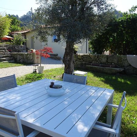 A Casa Com 2 Pereiras Bed & Breakfast Terras de Bouro Ngoại thất bức ảnh