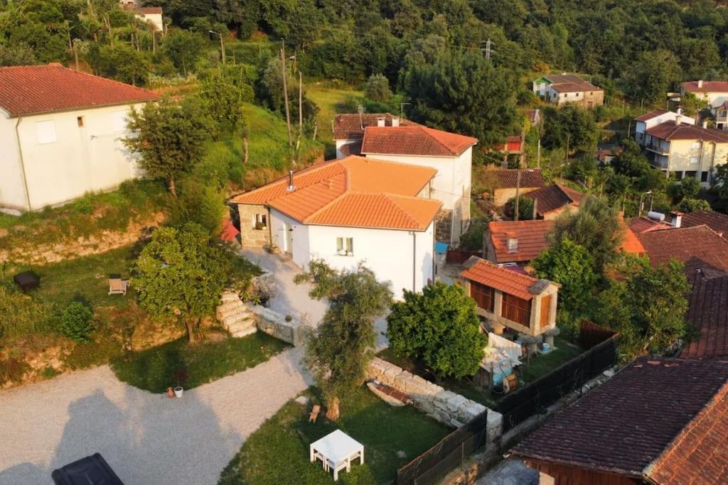A Casa Com 2 Pereiras Bed & Breakfast Terras de Bouro Ngoại thất bức ảnh